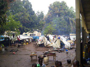 Displaced at the mission in Bossangoa. Photo's Koert Lindijer