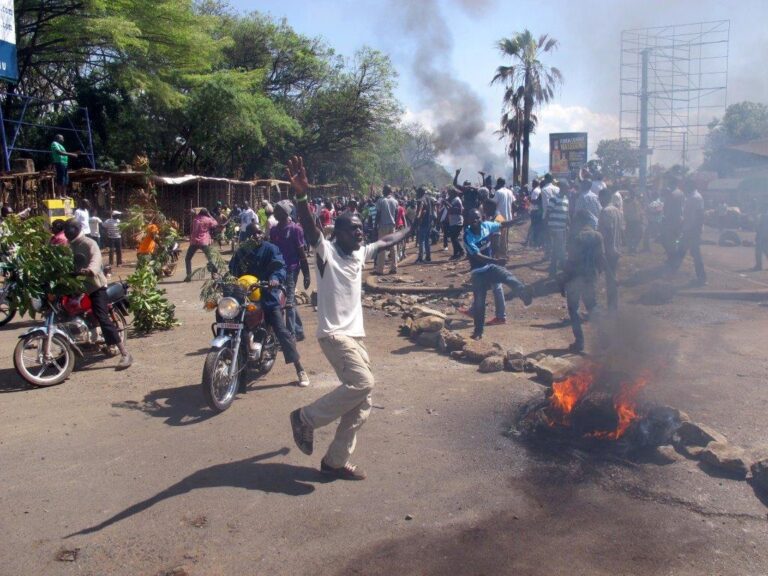 Grand handshakes in Kenya reconfirm the interest of the political elite