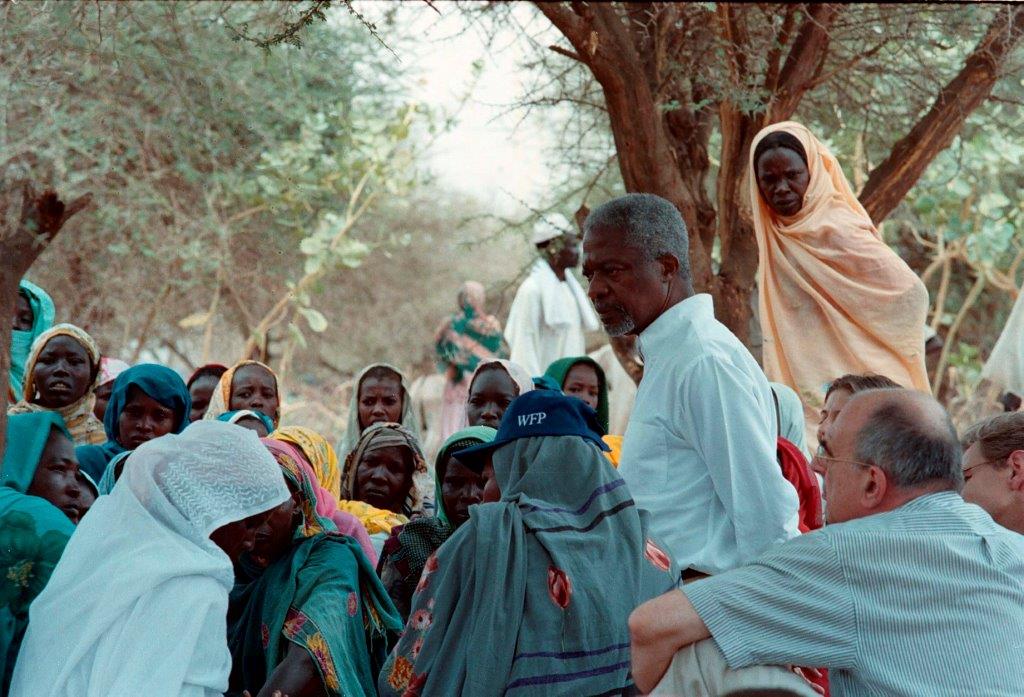 Jan Pronk with Kofi Annan In Darfur(Photo Petterik Wiggers)